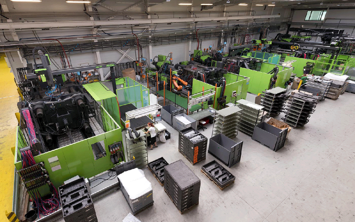 factory-for-the-production-of-plastic-injection-parts